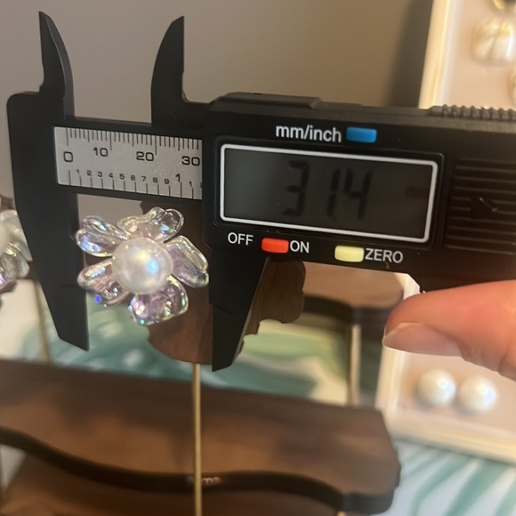 Pastel Iridescent Flower Crystal Pearl Earrings - Picture 5 of 6